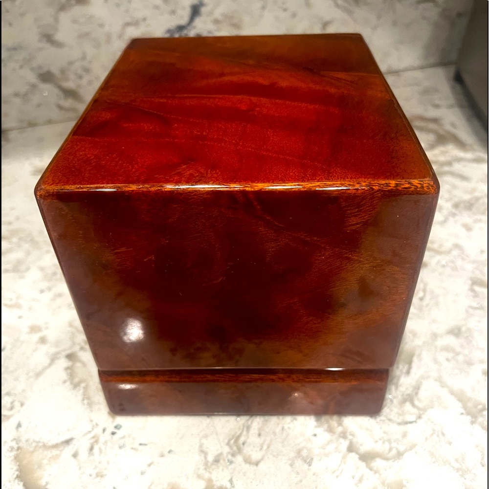 Watch wooden winding box